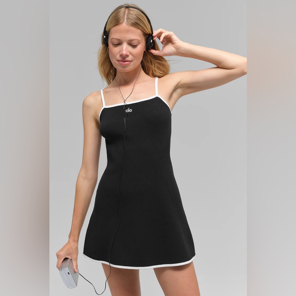 ALO Yoga Black Dress with White Piping
BRAND NEW NEVER WORN